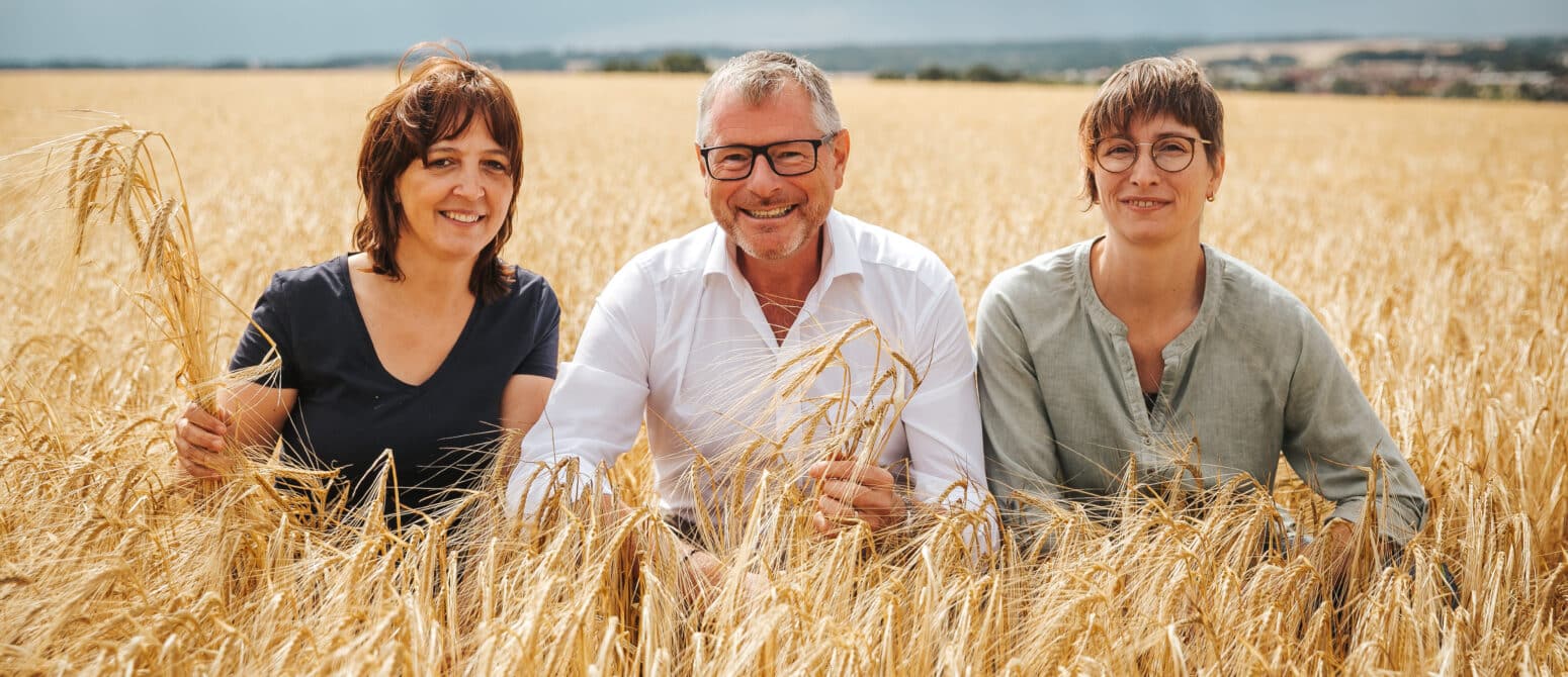 Renate Müller, Landwirtin; Heinz Wasner, Braumeister der Privatbrauerei Zwettl und Barbara Widner, Obfrau der Erzeugergemeinschaft Edelkorn